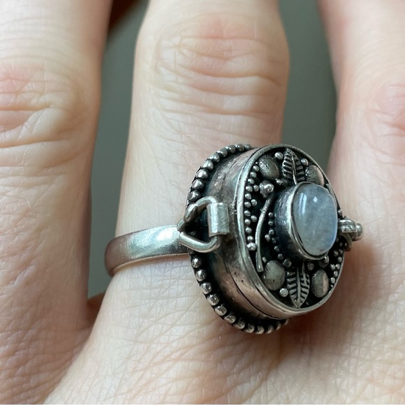 Sterling silver moonstone locket ring - Picture 2 of 5